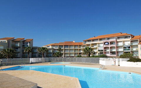 Saint Cyprien 650: L'Eau, Ciel, Bâtiment, Jour, Propriété, Piscine, Bleu Azur, Condominium, Maison, Arbre