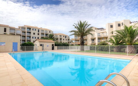 Les Frégates: L'Eau, Nuage, Plante, Ciel, Bâtiment, Propriété, Piscine, Arbre, Bleu Azur, Fenêtre