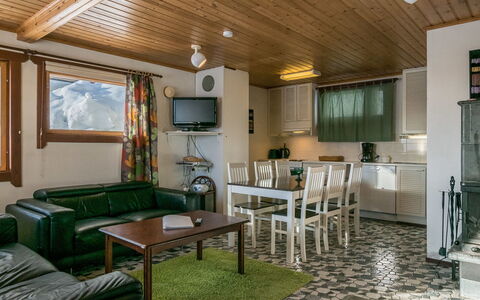 Alppikylä 3B: Meubles, Chaise, Mobilier De Jardin, Table, Bois, Tableau De Plein Air, Table Cuisine Et Salle A Manger, Ombre, Jardin, Parapluie