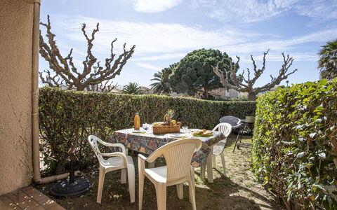 Saint Cyprien 700: L'Eau, Ciel, Propriété, Plante, Bleu Azur, Piscine, Arbre, Loisir, Ombre, Bâtiment