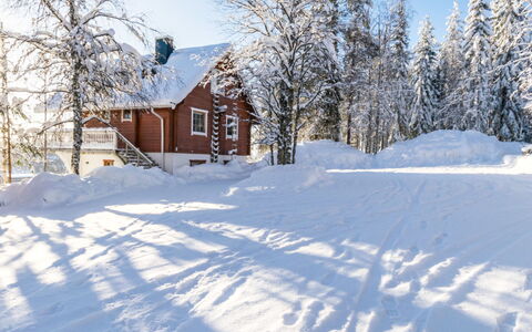Alppikylä 1A: Meubles, Chaise, Mobilier De Jardin, Table, Bois, Tableau De Plein Air, Table Cuisine Et Salle A Manger, Ombre, Jardin, Parapluie