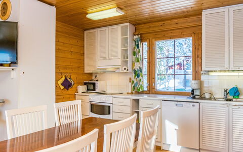 Alppikylä 3A: Meubles, Chaise, Mobilier De Jardin, Table, Bois, Tableau De Plein Air, Table Cuisine Et Salle A Manger, Ombre, Jardin, Parapluie