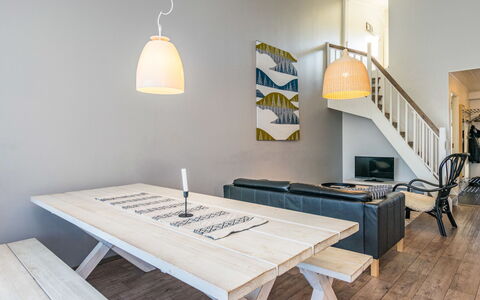 Skivillas 78 Ukkohalla (1): Meubles, Chaise, Mobilier De Jardin, Table, Bois, Tableau De Plein Air, Table Cuisine Et Salle A Manger, Ombre, Jardin, Parapluie