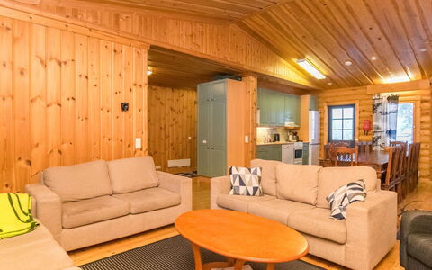 Karhunpesä a: Zone Rurale, Station De Montagne, Village, Chaîne De Montagnes, Vallée, Village De Montagne, Alpes, Eco Hôtel, Balcon, Hôtel