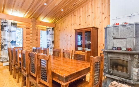 Karhunpesä a: Zone Rurale, Station De Montagne, Village, Chaîne De Montagnes, Vallée, Village De Montagne, Alpes, Eco Hôtel, Balcon, Hôtel