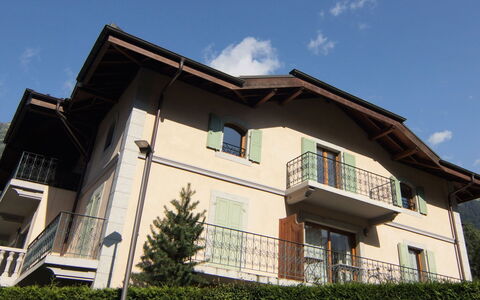 Villa Princesse: Ciel, Nuage, Plante, Bâtiment, Propriété, Fenêtre, Maison, Lot Terre, Zone Résidentielle, Immobilier