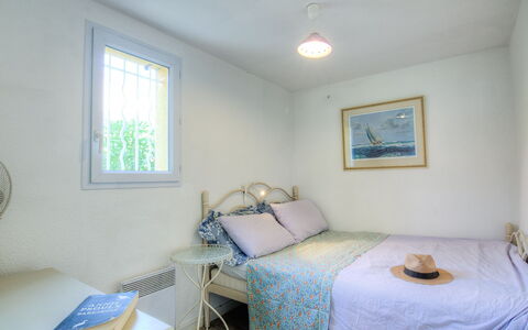 Saint Cyprien 770: Chambre, Pièce, Lit, Meubles, Propriété, Drap De Lit, Cadre De Lit, Literie, Sol, Immobilier