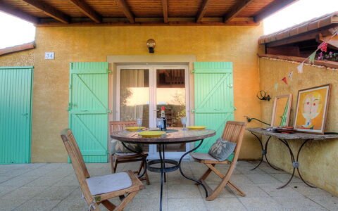 Saint Cyprien 770: Pièce, Propriété, Maison, Bâtiment, Table, Meubles, Plafond, Design Intérieur, Immobilier, Domicile
