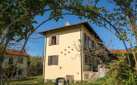 La Vallia: Plante, Ciel, Bâtiment, Fenêtre, Propriété, Branche, Arbre, Lot Terre, Brindille