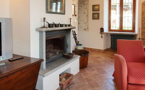 La Vallia: Miroir, Meubles, Propriété, Fenêtre, Bâtiment, Cadre, Bois, Plante D'Appartement, Design Intérieur, Éclairage