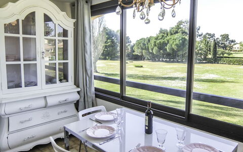 Les Catalanes du Golf: Propriété, Pièce, Design Intérieur, Maison, Domicile, Meubles, Plafond, Salle À Manger, Immobilier, Table