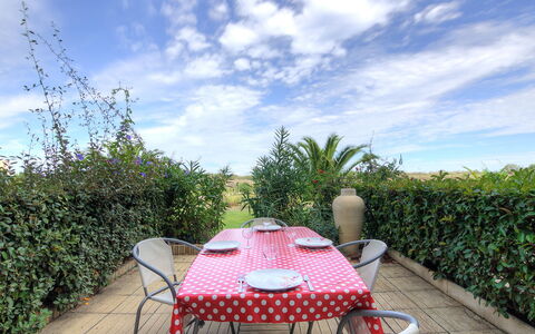 Catalona: Propriété, Ciel, Immobilier, Maison, Vacances, Bâtiment, Table, Meubles, Été, Arbre