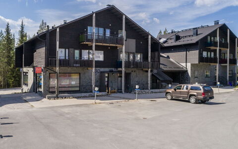 Levin Stara A10: Bois, Architecture, Chalet, Domicile, Maison, Siding, Toit, Pente, Cabane En Rondins
