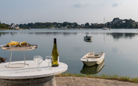 Le Moulin: L'Eau, Nuage, Ciel, Bateau, Ressources En Eau, Navire, Bouteille, Lac, Plante, Véhicule