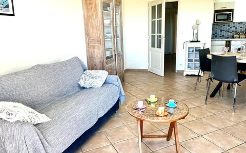 Le Parc du Prieuré: Meubles, Sol, Sol, Design Intérieur, Canapé, Chaise, Table, Salon, Pièce