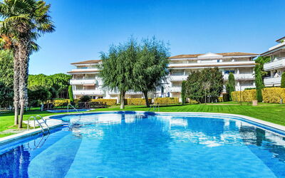 Pals 1647: Piscine, Recours, Pelouse, Biens, Jardin, Hacienda, Aménagement Paysager, Villa, Cour, Manoir