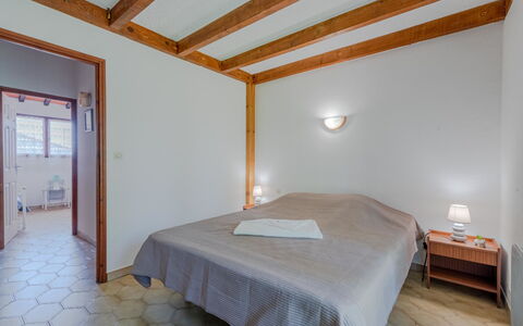 Le Lagon: Meubles, Propriété, Confort, Bâtiment, Bois, Design Intérieur, Lit, Ombre, Sol