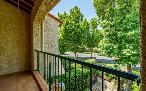 Le Lagon: Propriété, Plante, Arbre, Ciel, Bois, Bâtiment, Lumière Du Soleil, Ombre, Immobilier, Paysage