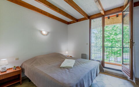 Le Lagon: Propriété, Meubles, Confort, Fenêtre, Bois, Ombre, Design Intérieur, Éclairage, Sol