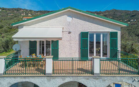 Sorvegallo: Ciel, Propriété, Fenêtre, Bâtiment, Maison, Bois, Zone Résidentielle, Plante, Chalet, Immobilier