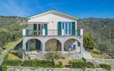 Sorvegallo: Plante, Ciel, Fenêtre, Bâtiment, Nuage, Montagne, Maison, Zone Résidentielle, Immobilier, Paysage