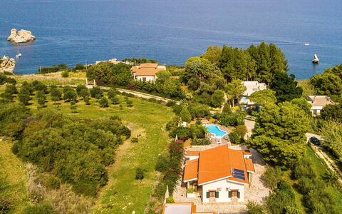 La Vela: L'Eau, Ciel, Plante, Propriété, Bâtiment, La Nature, Bleu Azur, Paysage Naturel, Arbre, Végétation