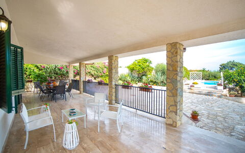 La Vela: Plante, Bâtiment, Bois, Ciel, Plante D'Appartement, Porche, Arbre, Ombre, Chaise, Sol