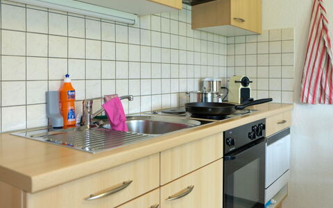 Luna: Cuisine, Appareil De Cuisine, Comptoir, Principaux Appliance, Evier, Cuisinière, Le Fourneau, Cabinetry, Évier, Gaz Poele