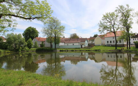 Plavsko: L'Eau, Plante, Nuage, Ciel, Bâtiment, Fenêtre, Arbre, Paysage Naturel, Environnement Naturel, Maison