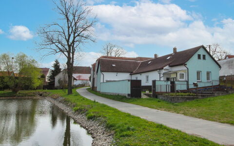 Plavsko: Nuage, Ciel, Plante, L'Eau, Bâtiment, Fenêtre, Arbre, Paysage Naturel, Maison, Lot Terre