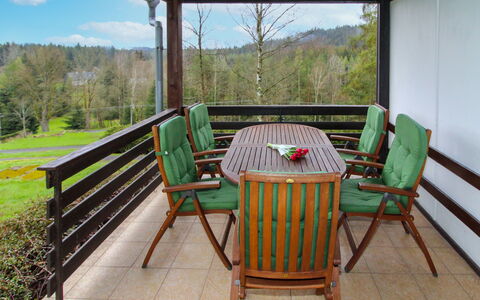 Kyjov U Krásné Lípy: Ciel, Plante, Propriété, Meubles, Vert, Arbre, Bois, Porche, Design Intérieur, Chaise