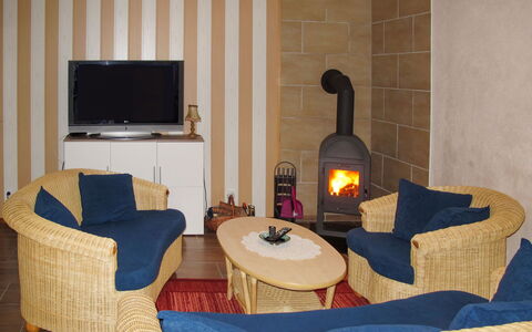 Siglinde: Meubles, Propriété, Confort, Canapé, Bois, Design Intérieur, Éclairage, Salon, Sol, Sol