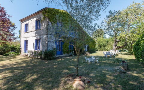 Les Figuiers: Plante, Bâtiment, Ciel, Fenêtre, Arbre, Paysage Naturel, Lot Terre, Chalet, Herbe, Maison