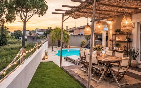 La Pinède: Mobilier De Jardin, Domicile, Meubles, Pot De Fleur, Recours, Eco Hôtel, Ombre, Patio, Chaise, Jardin