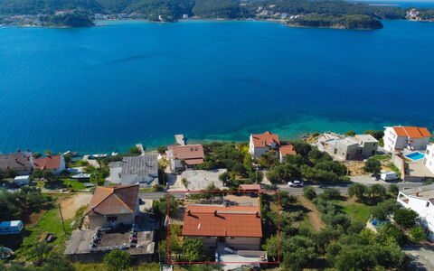 Rab Supetarska Draga 101: L'Eau, Ciel, Propriété, Bleu, Bâtiment, Plante, Bleu Azur, Cotiers Et Relief Océaniques, Lac, Paysage Naturel