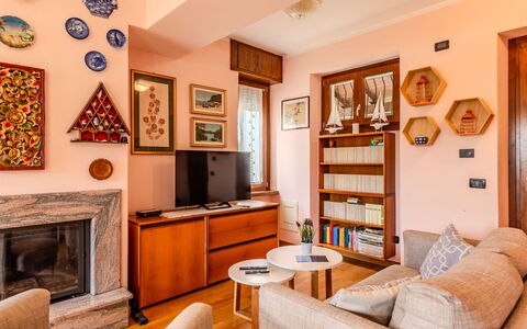 Bruna: Cadre, Propriété, Meubles, Orange, Bois, Design Intérieur, Salon, Table, Électroménager, Télévision
