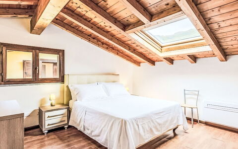 Argegno 150: Design Intérieur, Bois, Lit, Chambre, Sol, Plafond, Sol, Pièce, Meubles, Domicile