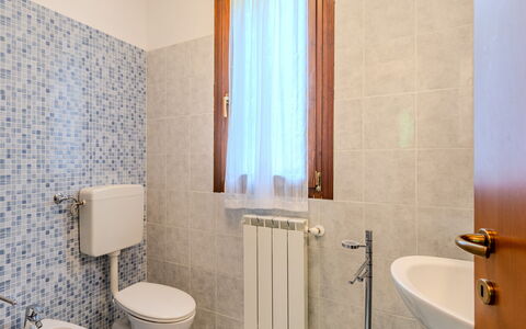 Argegno 150: Sol, Sol, Design Intérieur, Luminaire Plomberie, Pièce, Salle De Bains, Tuile, Plomberie, Toilette, Robinet