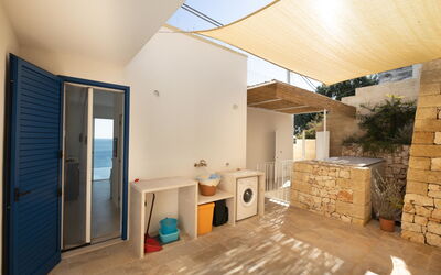 Marinaia 111.3: Plante, Bâtiment, Design Intérieur, Bois, Salon, Sol, Sol, Fenêtre, Porte