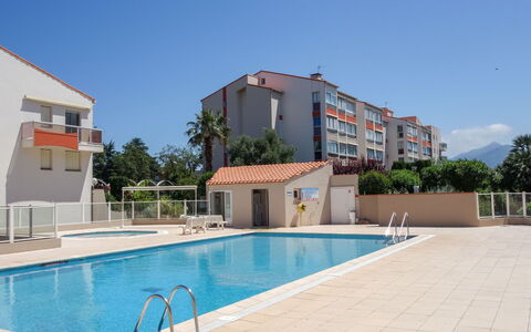 Les Golfes Clairs: L'Eau, Ciel, Plante, Piscine, Bâtiment, Bleu Azur, Arbre, Ombre, Loisir, Condominium
