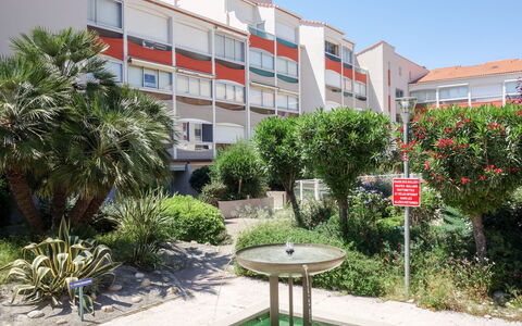 Les Golfes Clairs: Plante, Ciel, Bâtiment, Propriété, Fenêtre, Architecture, L'Eau, Lot Terre, Design Urbain, Quartier