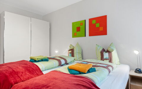 Alicia: Meubles, Confort, Bâtiment, Bleu Azur, Textile, Bois, Orange, Lit, Design Intérieur, Sol