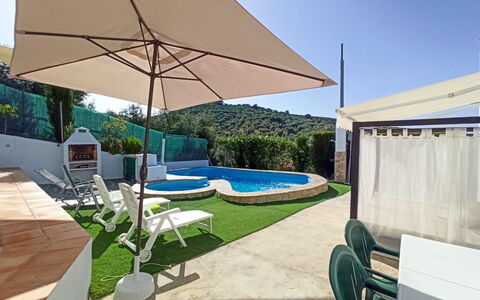 El Viso: Plante, Bâtiment, Ombre, Ciel, Mobilier De Jardin, Balancelle, Piscine, Design Intérieur, Table, Parapluie
