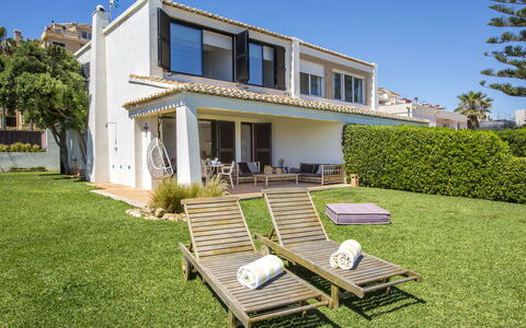 Maison del Mar: Plante, Ciel, Bâtiment, Propriété, Fenêtre, Extérieur Banc, Arbre, Porche, Maison, Mobilier De Jardin
