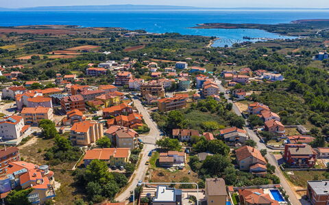 Noemi: Ciel, L'Eau, Propriété, Jour, Bâtiment, Bleu, La Nature, Design Urbain, Maison, Paysage