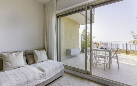 Ventimiglia 633: Bâtiment, Plante, Propriété, Fenêtre, Lot Terre, Design Urbain, Paysage, Quartier, Herbe, Loisir