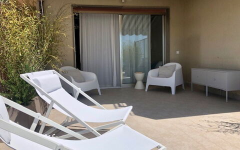 Ventimiglia 633: Meubles, Propriété, Confort, Plante, Ombre, Design Intérieur, Bois, Bâtiment, Sol, Mobilier De Jardin