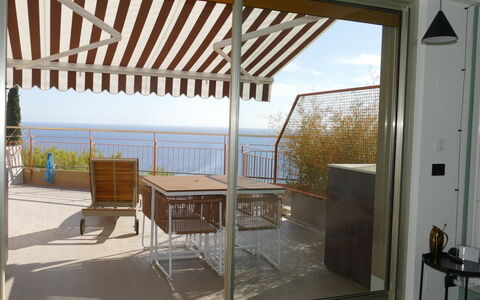 Ventimiglia 633: Propriété, Meubles, Ciel, Bâtiment, Ombre, Bois, Porte, Chaise, Design Intérieur, Table