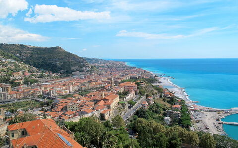 Ventimiglia 633: Ciel, Nuage, Bâtiment, L'Eau, Jour, Bleu, La Nature, Bleu Azur, Arbre, Plante