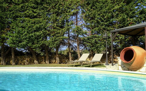 Carta Fashion: L'Eau, Propriété, Piscine, Bleu Azur, Bâtiment, Arbre, Plante, Paysage Naturel, Ombre, Herbe